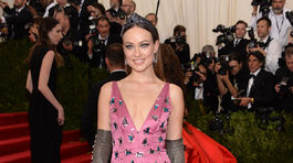Herečka Olivia Wilde sa objavila v kreácii Prada.