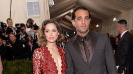Herečka Rose Byrne (v kreácii Calvin Klein) a jej snúbenec Bobby Cannavale.