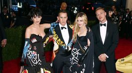 Katy Perry, dizajnér Jeremy Scott, speváčka Madonna a dídžej Diplo