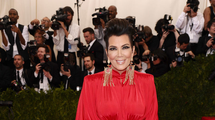 Kris Jenner prišla oblečená do šiat Balmain.