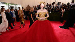 Modelka Karen Elson žiarila v róbe Dolce & Gabbana Alta Moda