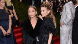 Sestry - dizajnérky odevnej značky The Row - Mary-Kate Olsen a Ashley Olsen.