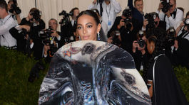 Solange Knowles bola neprehliadnuteľná v kreácii Giles.