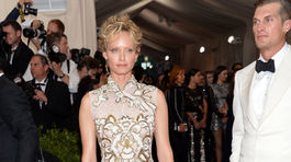 Topmodelka a herečka Amber Valletta.