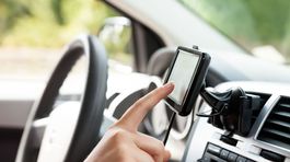 Koniec pokutám za rýchlosť? Už aj Google vodičom povie, ak idú prirýchlo