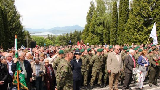 Účastníci osláv 70. výročia skončenia 2....