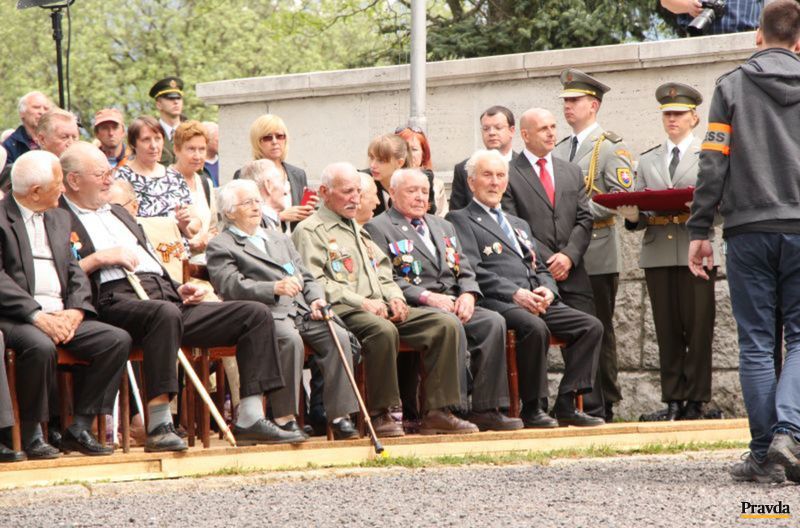 Vojnoví veteráni počas celonárodných osláv 70....