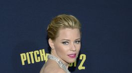 Premiéra patrila zvodne odhalenej Elizabeth Banks aj kyprej Rebel Wilson