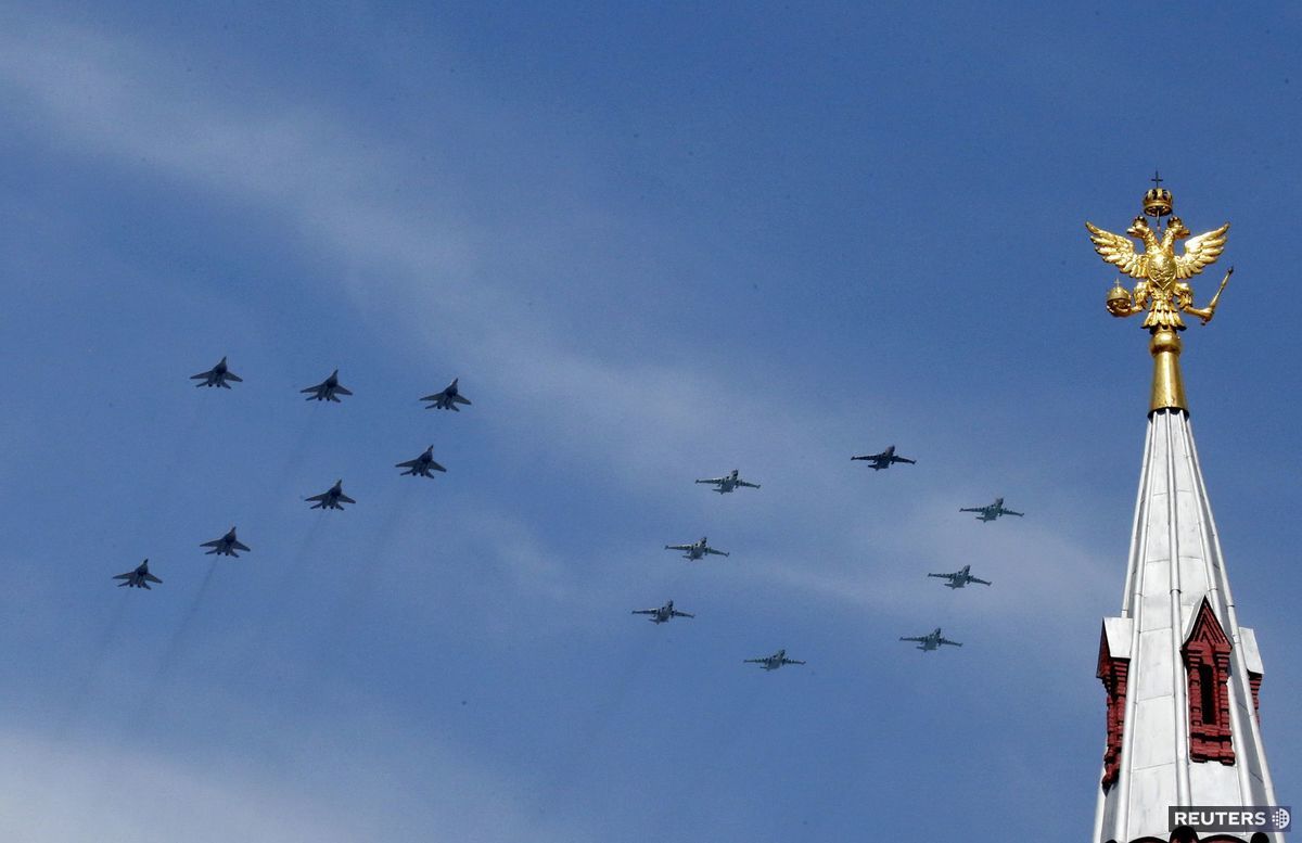 Ruské stíhačky MIG-29 a SU-25 počas vojenskej...