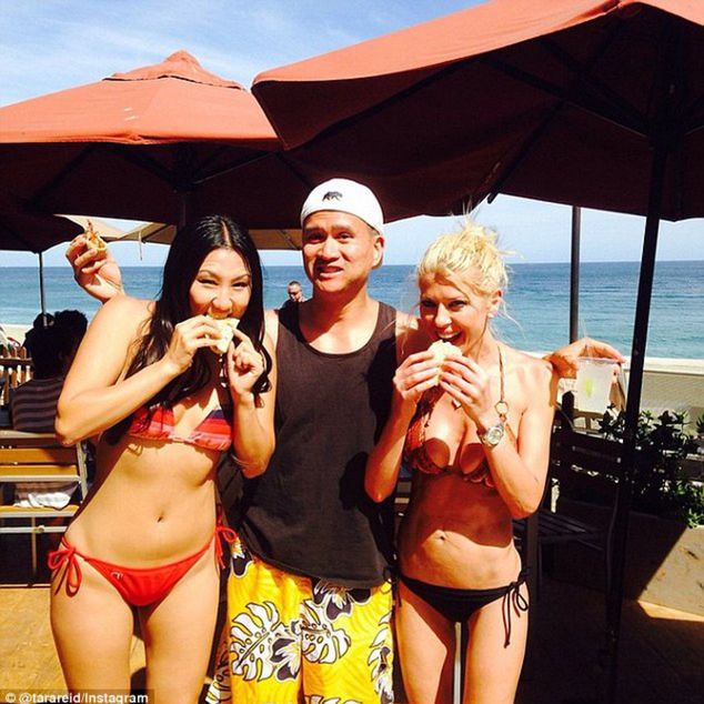 Tara Reid (vpravo) dovolenku je letovisku Cabo.