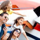 lietadlo, rodina, cestovanie, cestovanie s deťmi, deti, mama, otec, deti na palube, letisko,