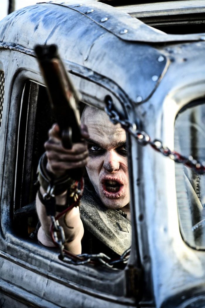 Herec Nicholas Hoult ako Nux vo filme Mad Max:...