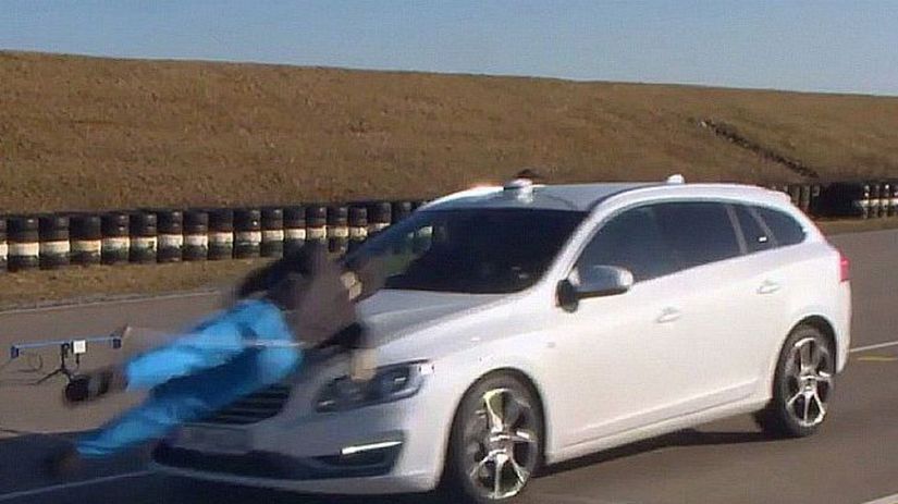 Z týchto fotografií kombi V60 asi vo Volve...