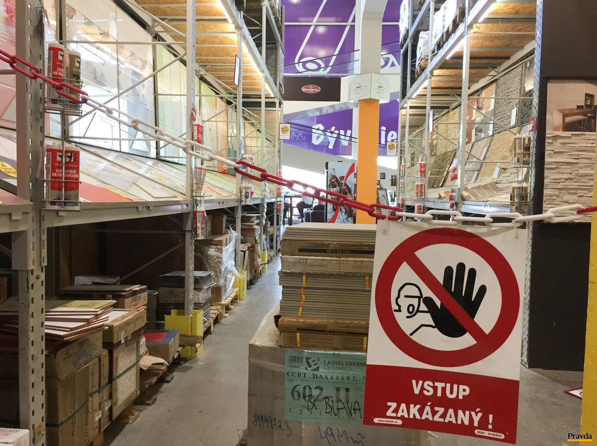 Pri manipulácii s tovarom vo výške hobby...