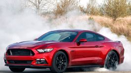 Ford Mustang: Konečne vieme všetko. Na stovku pod päť sekúnd!