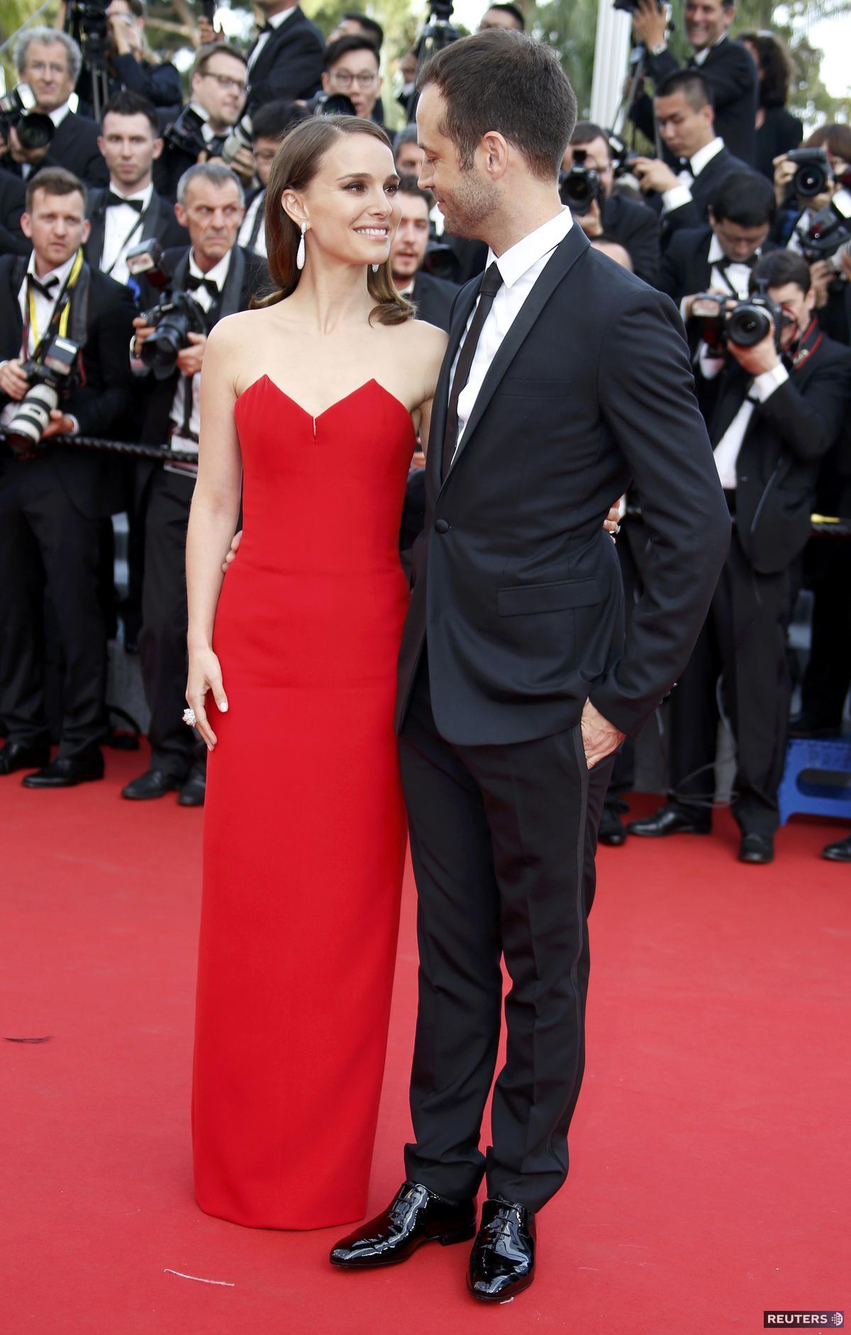 Herečka Natalie Portman (v Dior Couture) prišla...