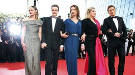 Sara Forestier, Rod Paradot, režisérka Emmanuelle Bercot a herci Catherine Deneuve a Benoit Magimel.