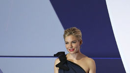 Herečka a členka poroty Sienna Miller v kreácii Lanvin.
