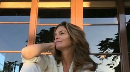 Ráno nenalíčená a skoro dokonalá. Cindy Crawford sa nezdá...