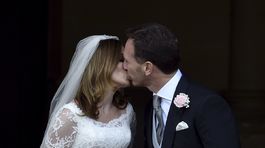 Bozk novomanželov pre médiá. Speváčka Geri...