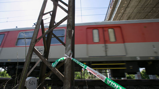 V Košiciach sa vykoľajil vozeň vlaku, doprava je obmedzená