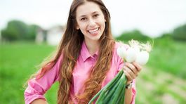 Jarná zelenina na jarnom stole