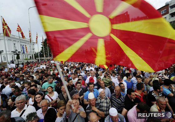 Tisícky ľudí protestovalo proti súčasnej vláde.