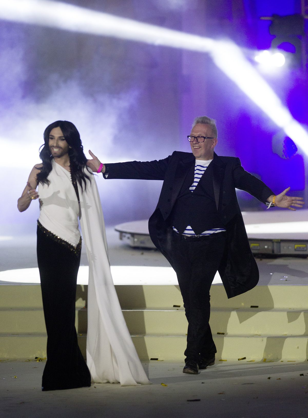 Speváčka Conchita Wurst a dizajnér Jean Paul...