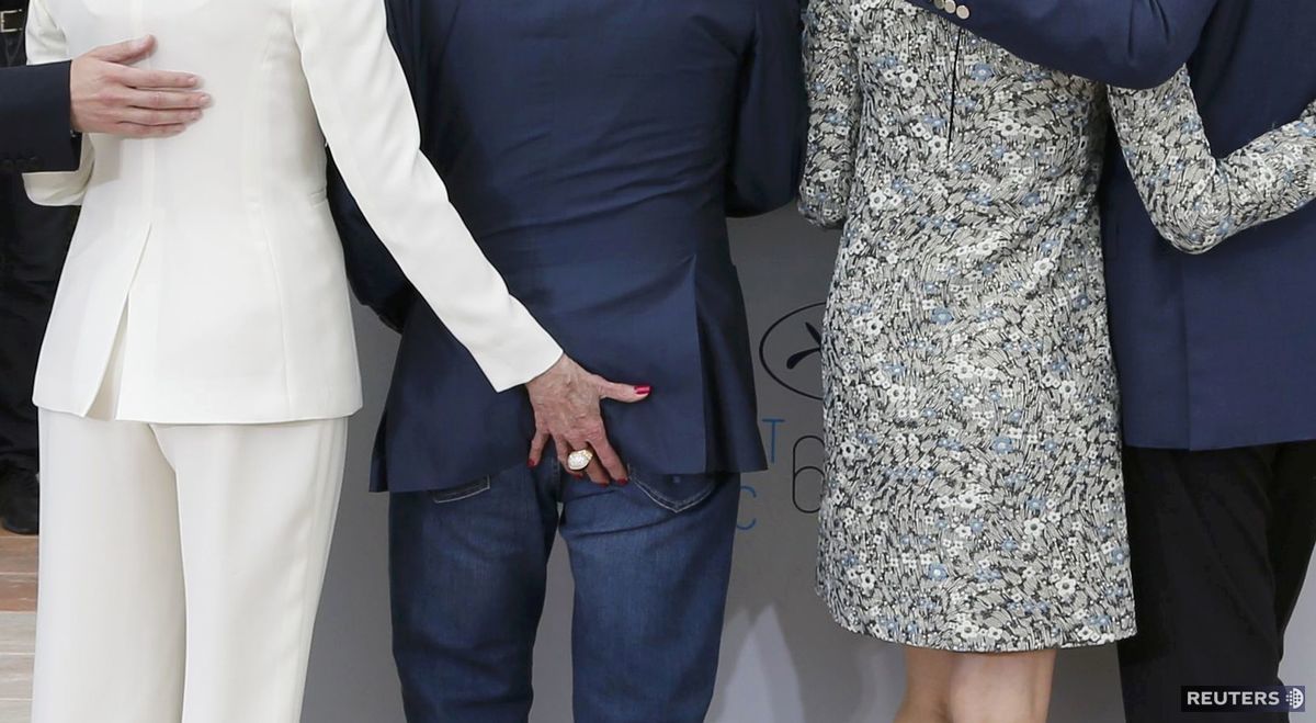 Herečka Jane Fonda takto chytila za zadok...