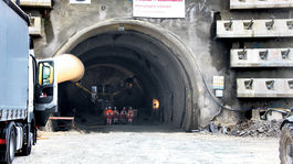 V tuneli Višňové je vyrazených už 3 600 metrov