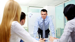 8 vecí, ktoré vás naučí prísny šéf