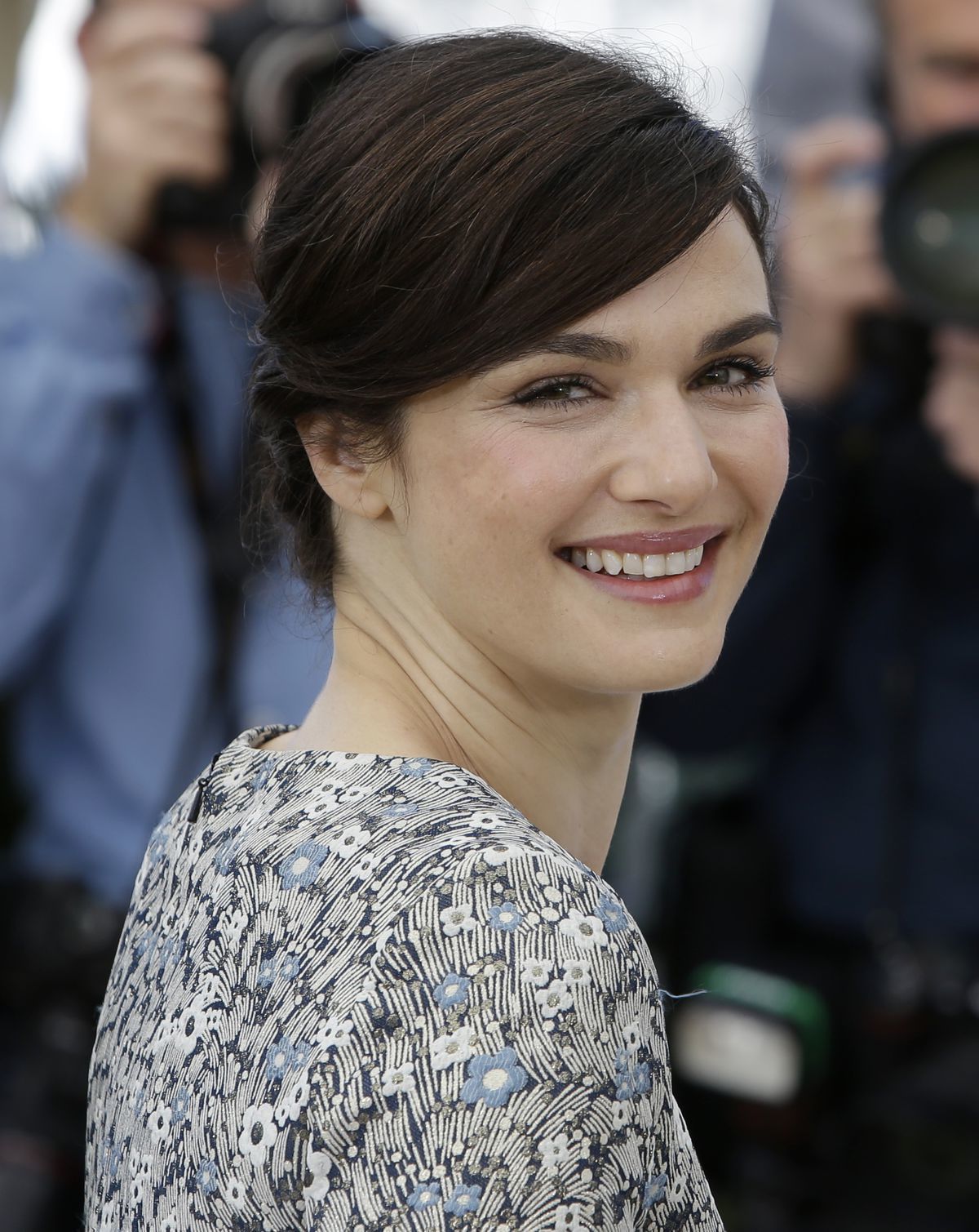 Pleť herečky Rachel Weisz v jej veku 45 rokov...