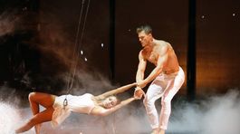 Takto ste ju nevideli! Slávna diva s polonahým kolegom vyrazili dych