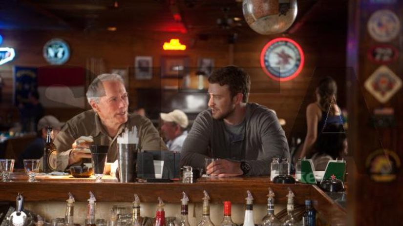 Clint Eastwood a Justin Timberlake v scéne z...