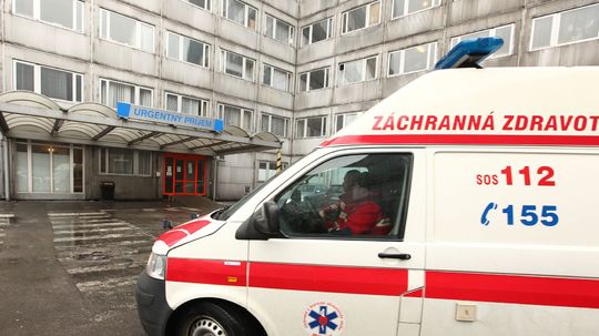 V Rovinke pri Bratislave vybuchla elektrická rozvodňa, dvaja muži skončili v nemocnici