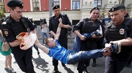 V Moskve zatýkali odporcov aj prívržencov homosexuálov