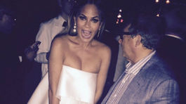 Naostro?! Sexi Teigen si roztrhla šaty, rýchlo utekala po nohavičky 