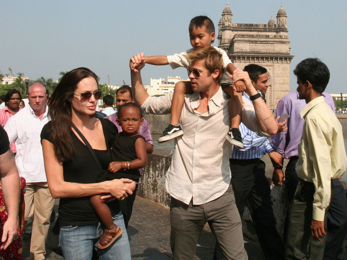 Herečka Angelina Jolie a jej partner Brad Pitt...