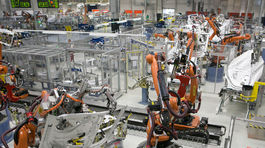 Volkswagen chce byť efektívnejší. Menej ľudí, viac robotov