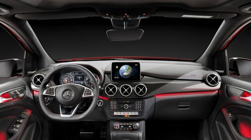 Interiér má prepracovaný prístrojový panel a za...