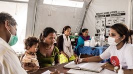 Po dvoch nepálskych zemetraseniach deťom hrozí oddelenie od rodín