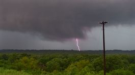 Viacero okresov na východe zasiahla búrková smršť