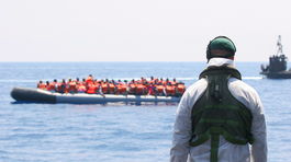 Utečencov majú zachytávať hliadky v Egejskom mori