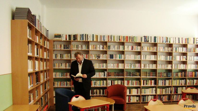 knižnica, šalianske gymnázium, knihy