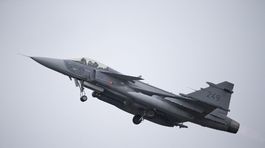 Ponúknutá cena pri Gripenoch je vážny problém, tvrdí Glváč