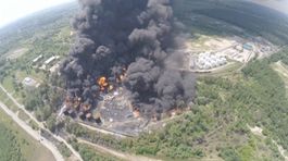 Pri Kyjeve stále horia ropné zásobníky, ozývajú sa výbuchy