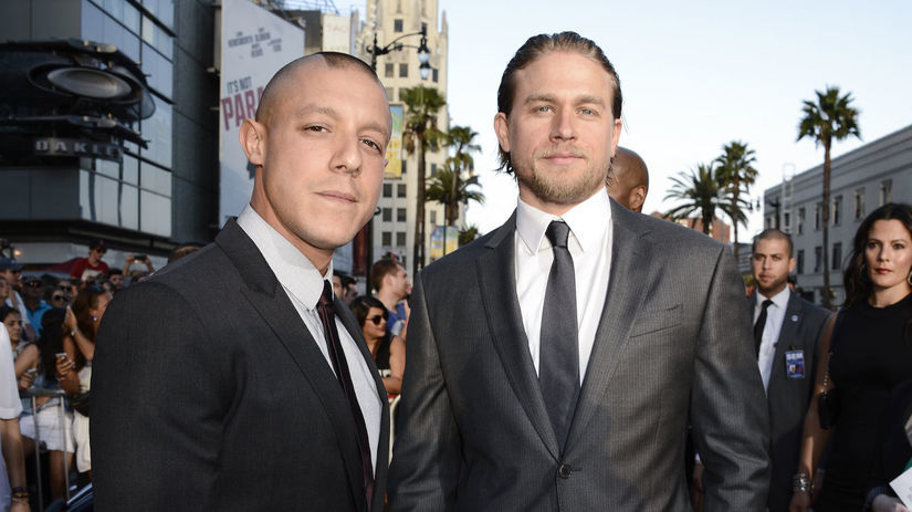 Theo Rossi a Charlie Hunnam