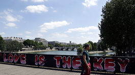 most Pont des Arts, Paríž, zámky lásky, graffiti