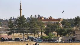 Turecko zasiahlo proti utečencom na hranici so Sýriou