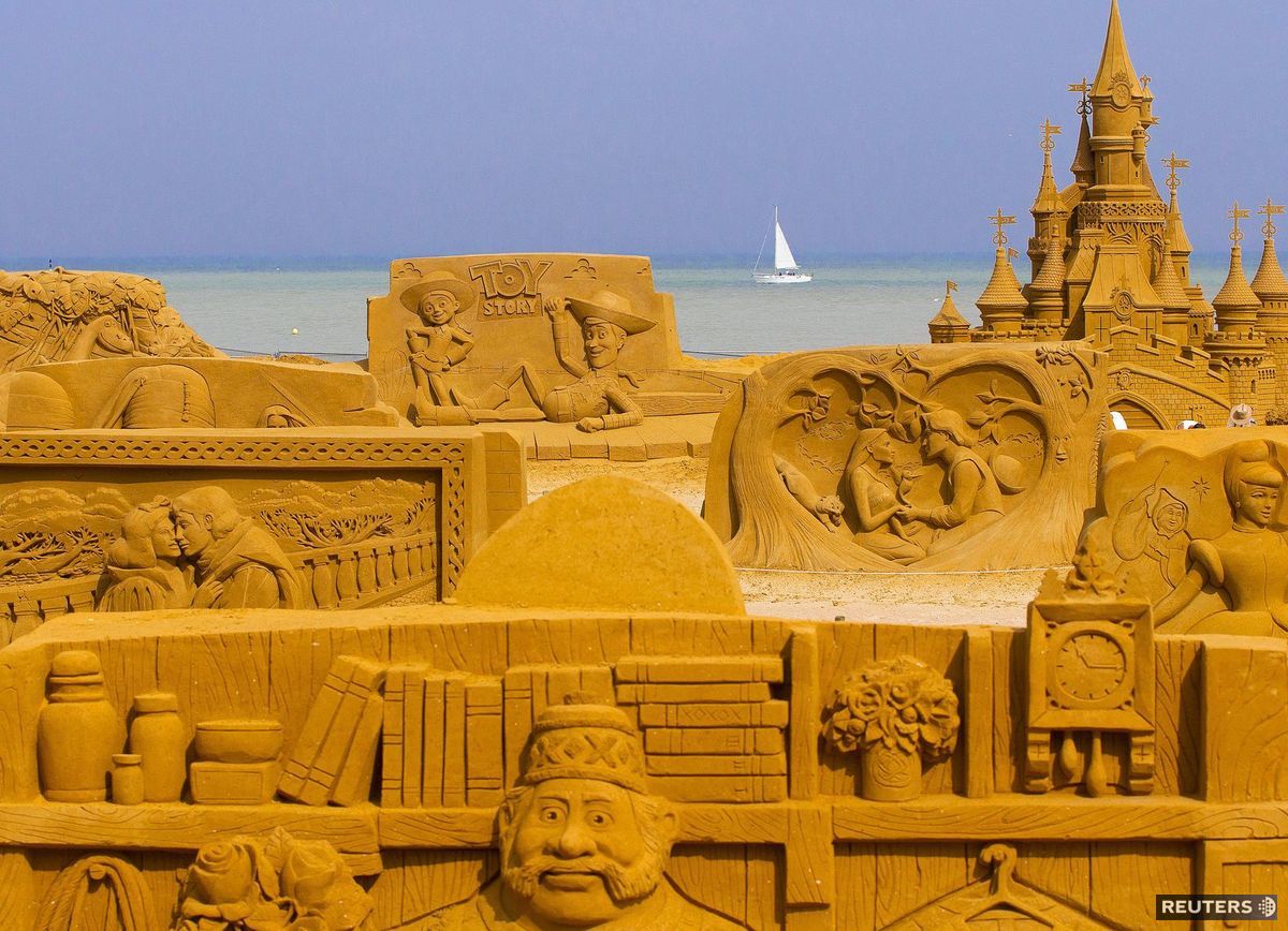 Ostende, piesok, sochy, pláž, plachetnica